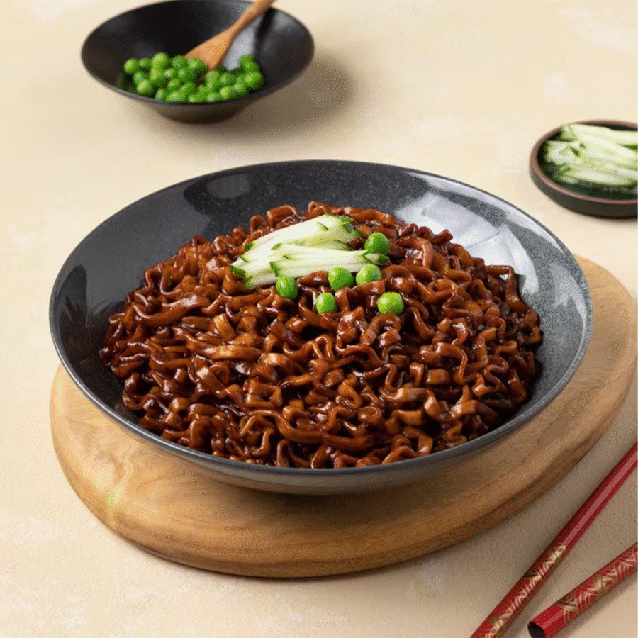 Ottogi Jin Jjajang Smoked Black Bean Flavor 135 gr - Image 3