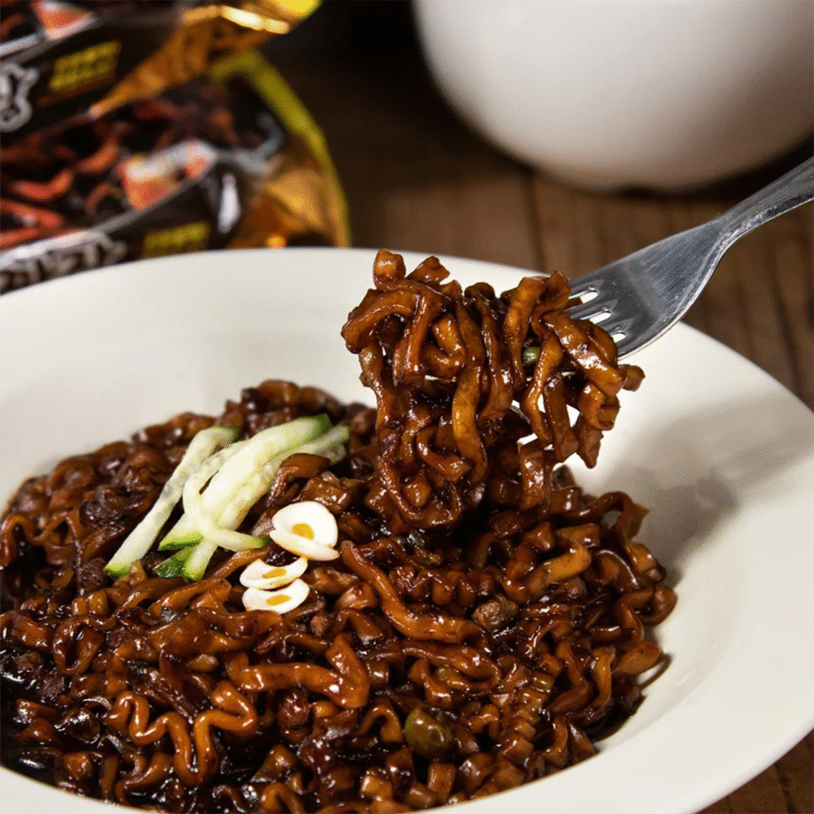 Ottogi Jin Jjajang Smoked Black Bean Flavor 135 gr - Image 2