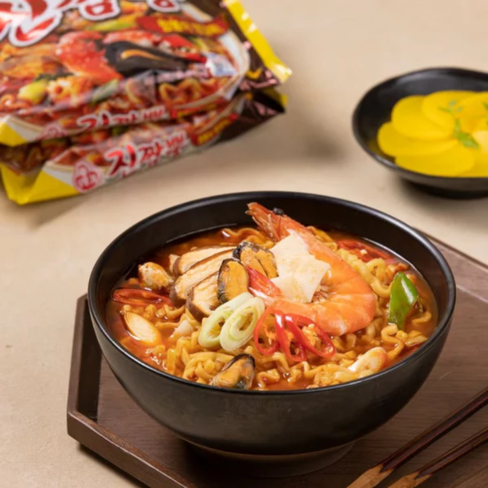 Ottogi Jin Jjambbong Spicy Seafood Paquete 4 pz de130gr - Image 3